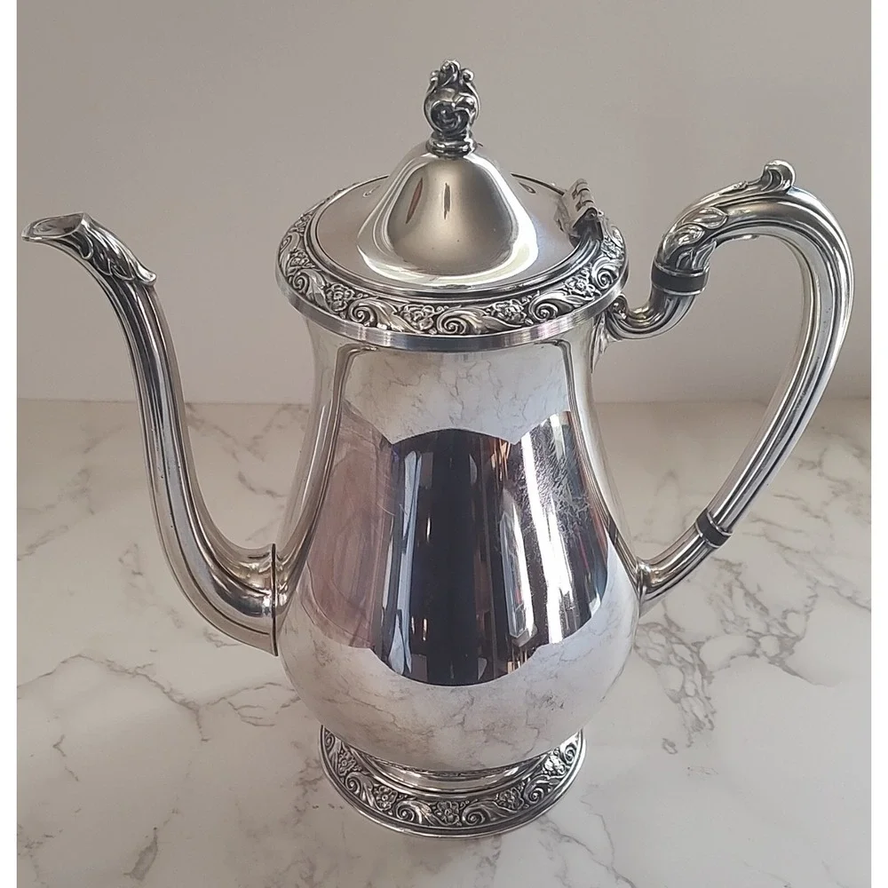 Vintage Queen Bess Silverplate Tea Pot Tudor Plate Oneida Community  S3